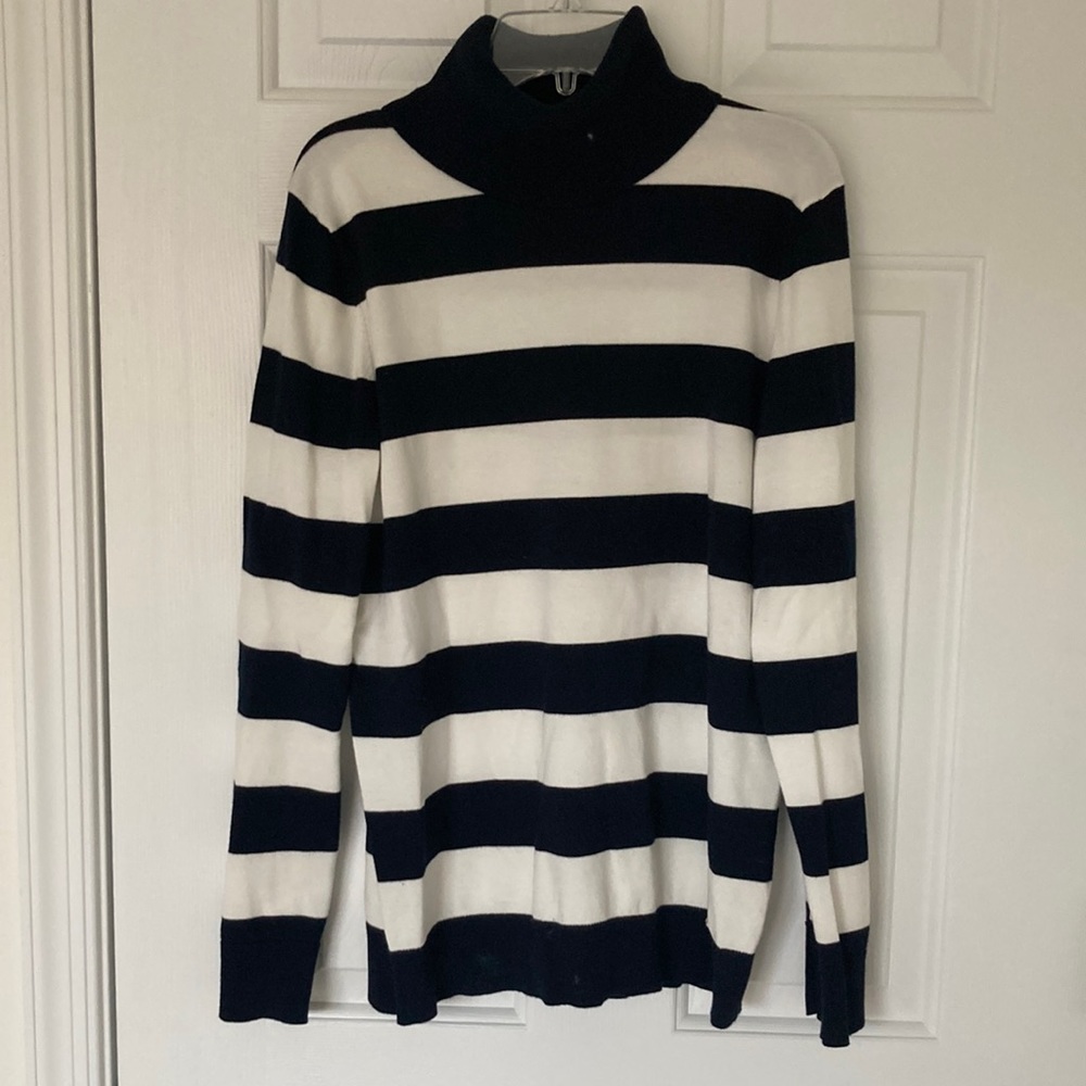 Long sleeve white and navy striped turtle neck sweater